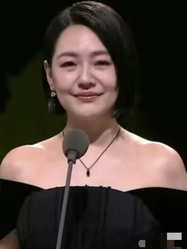 一觉醒来，
被小s感动到了，
因为大s二十年前的愿望今天终于圆了，

小S今晚拿