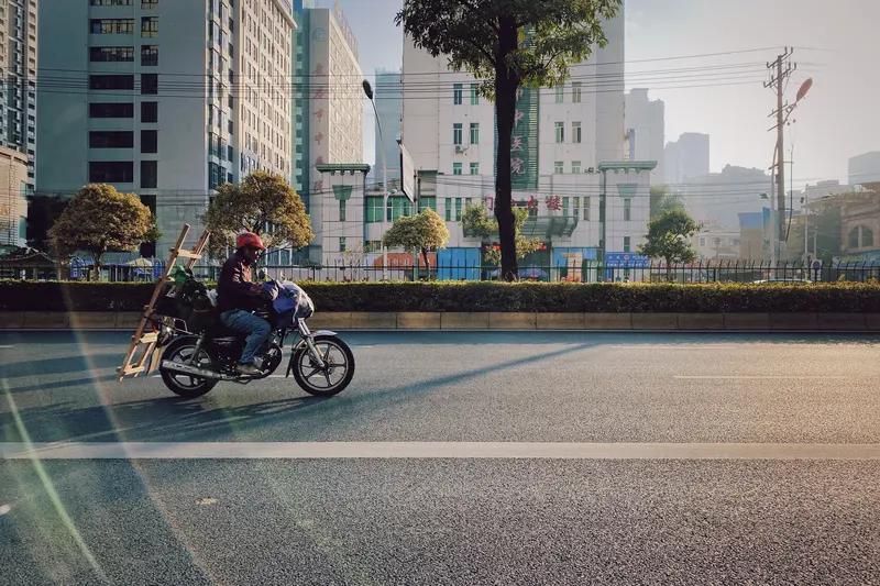 无产阶级在中国已经不存在了。我们家家户户都是有房有车的有产阶级，但是，我们党的历