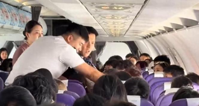 2026年8月6日下午，龙江航空LT6618航班高空突发惊险斗殴事件，引发全网热