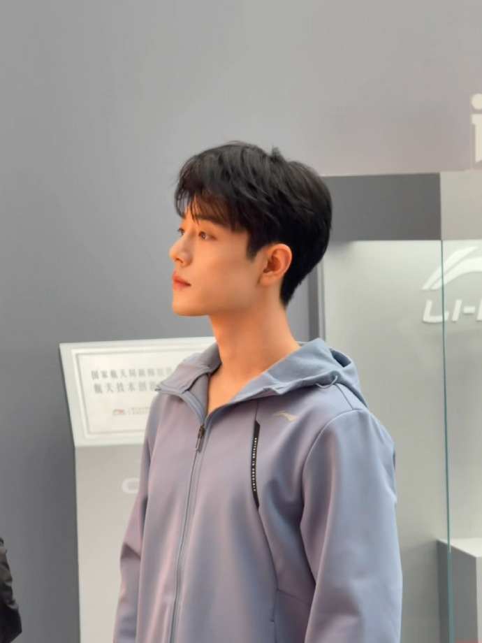 肖战初冬温暖live图 肖战初冬温暖live图，午休时刻查收肖战惊喜live图，