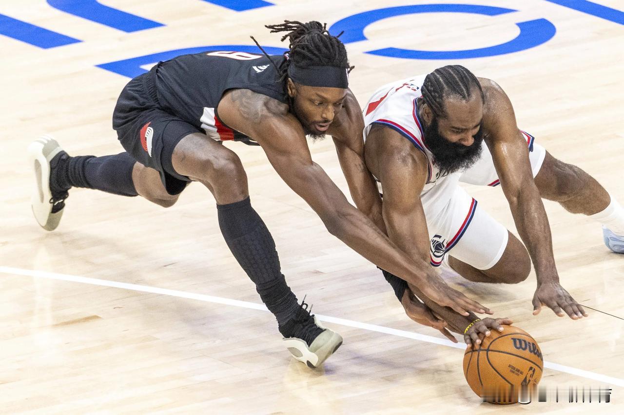 快船最后的补强机会来了！
虽然快船一波六连胜后，排名冲进了西部前十的位置，但是球