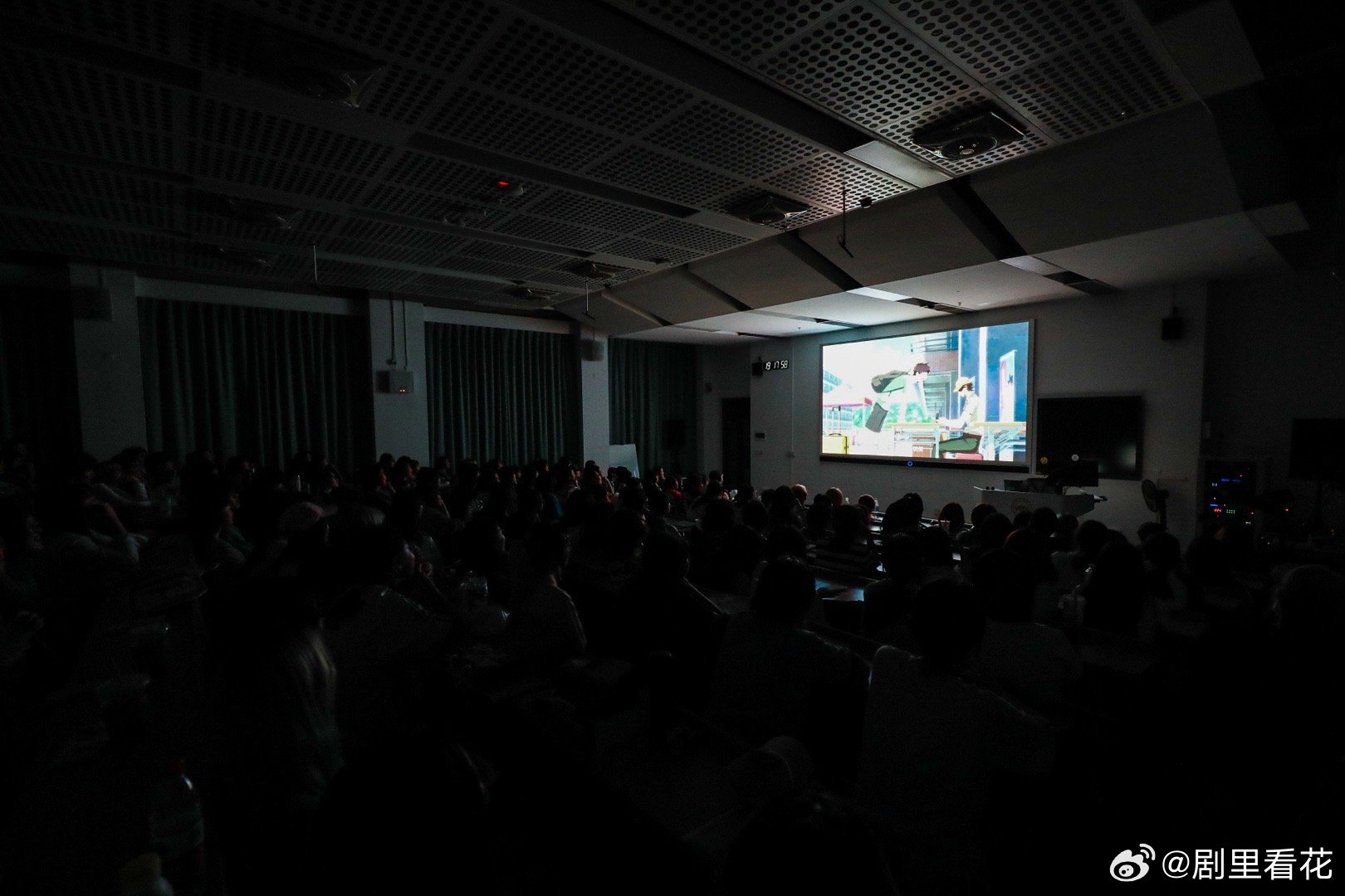 大学生演国漫还得大学生看 《谷围南亭》巡映到广美，天黑放映超还原！学生看高影故事