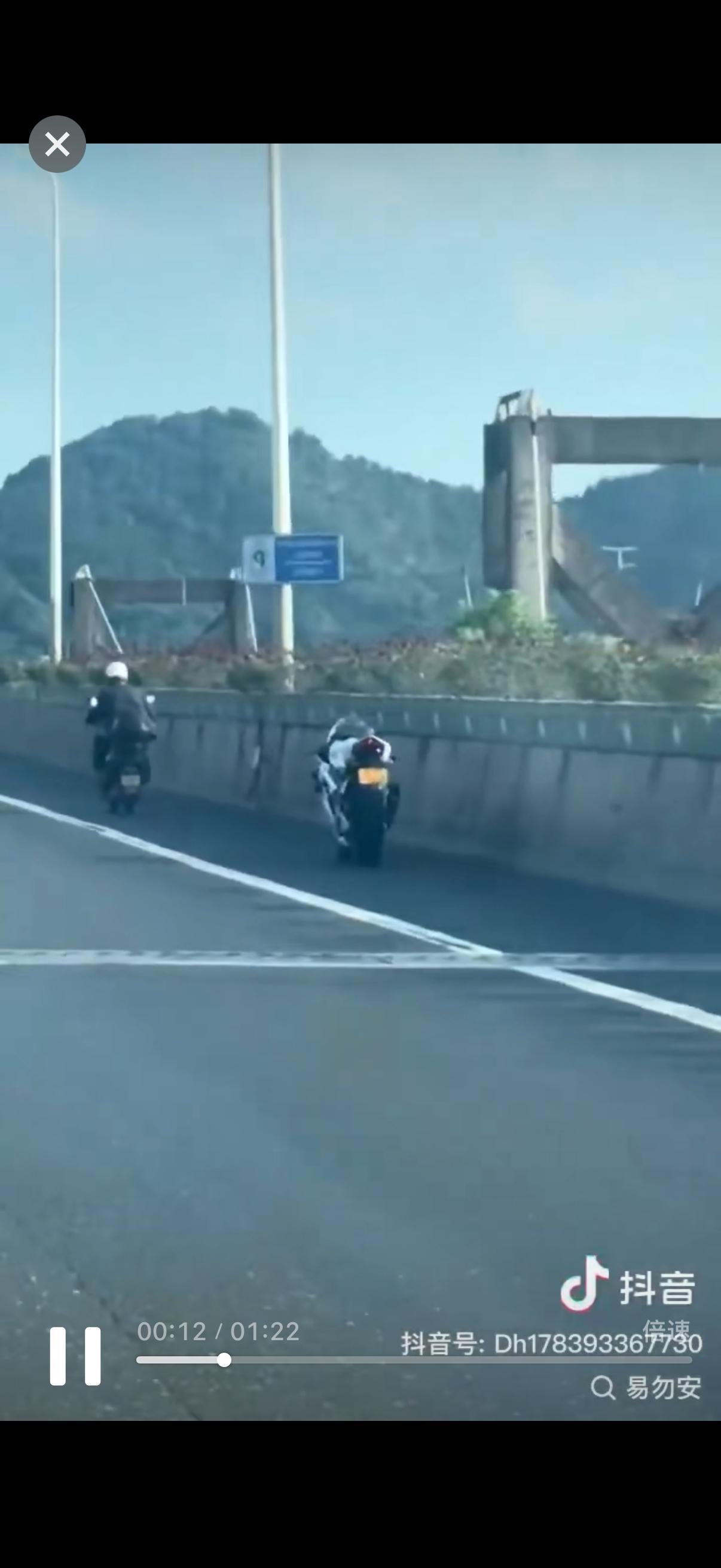 张雪回应无人驾驶摩托车主已骨折当你看见一辆无人驾驶的摩托车在路上跑会有什么样的反