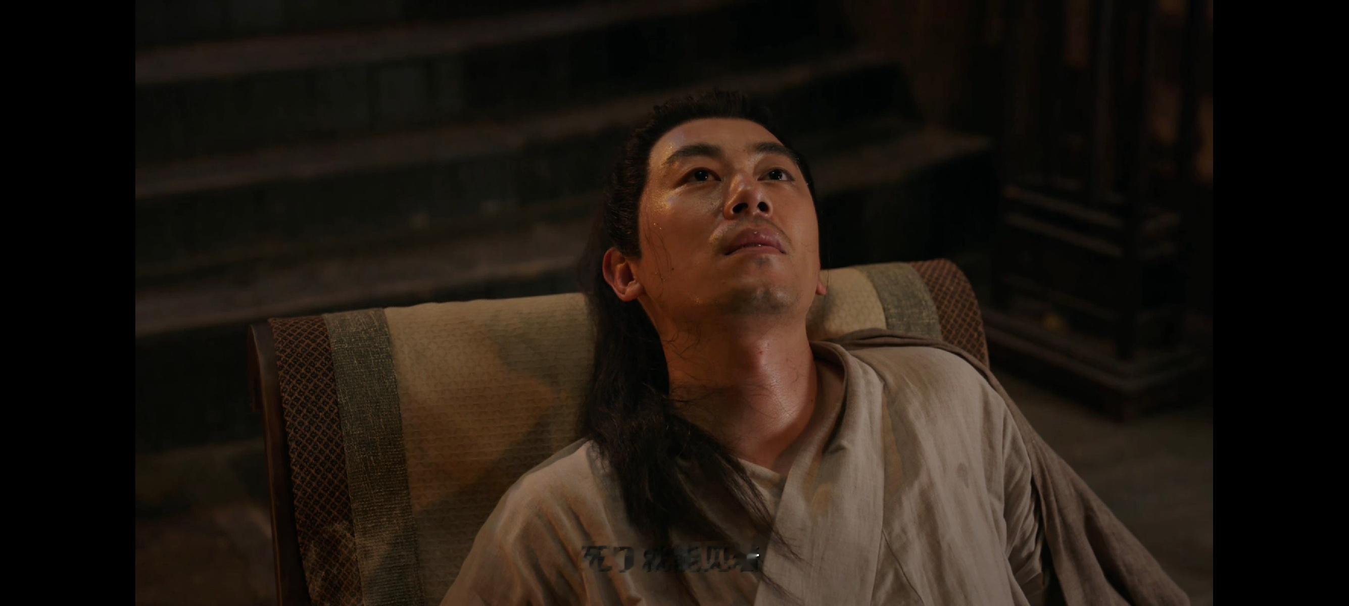 李成多少是有点自毁倾向的。李成肯定在参军的时候就已经预想过自己最后的结局，他觉得