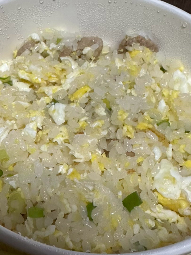 生活手记常看見有人推薦一家好吃炒飯，説媲美鼎太風。 這家店居然在我家緣緣的獸醫院