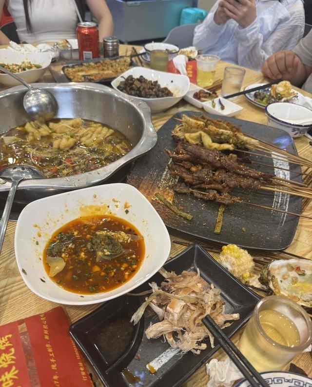 一万元人民币在各个国家能活多久？ 1、在美国，一万块，估计能活50天 2、在英国