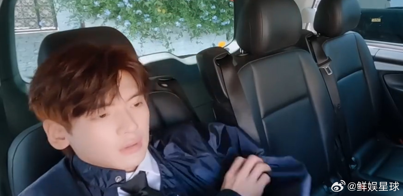 翟潇闻[超话]翟潇闻看似活力满满实则病了三天看翟潇闻和妍姐、林大厨去超市，他在车