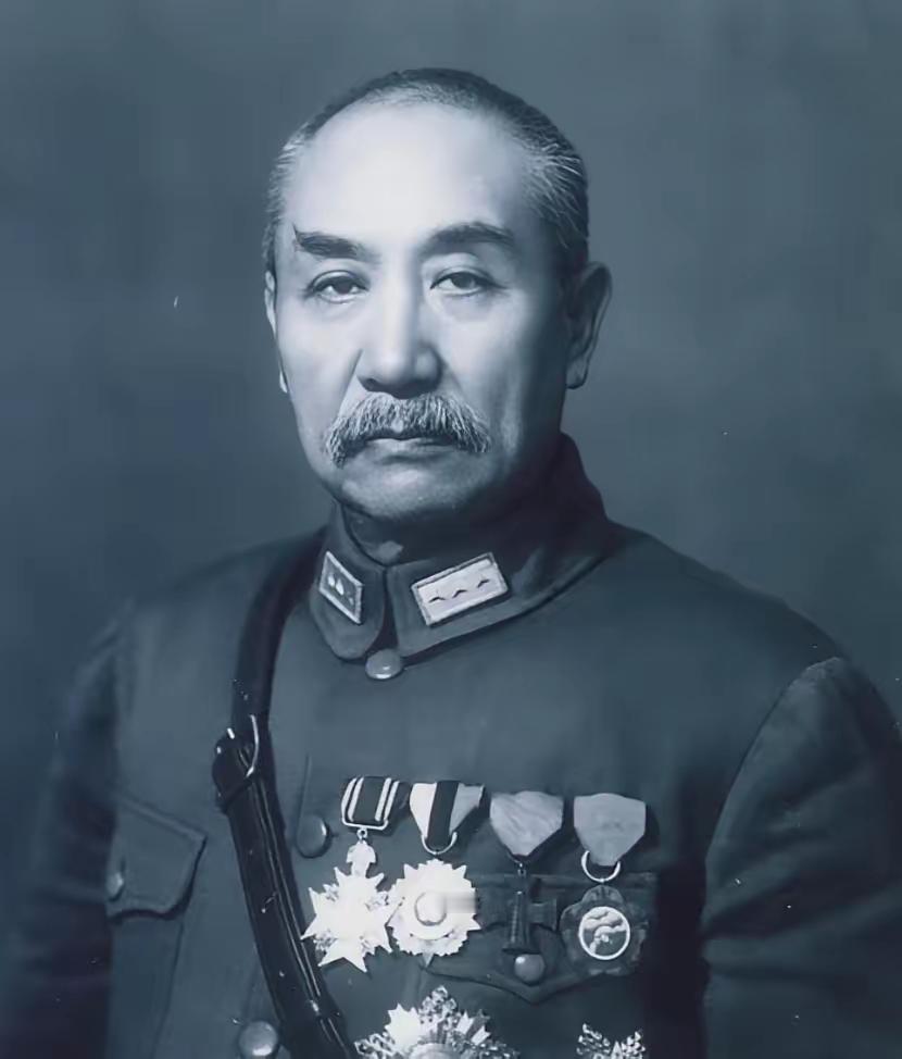 1949年，太原解放前，10个特务刚杀了一批地下党员，正在喝酒庆祝。可特务不知道