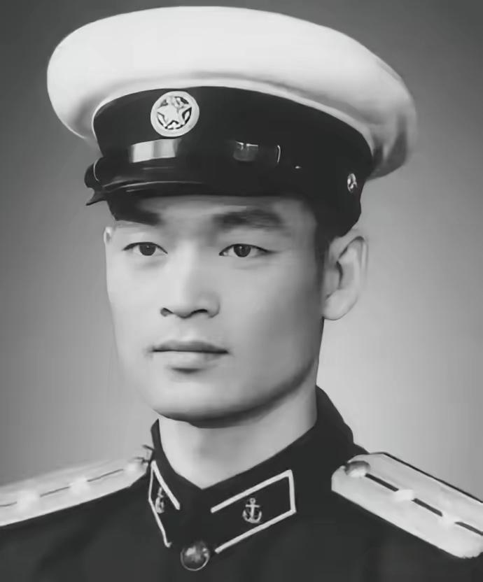 1948年，19岁穷小子硬闯军区大喊找爹！许世友冲出一看，浑身发抖泪崩当场

那
