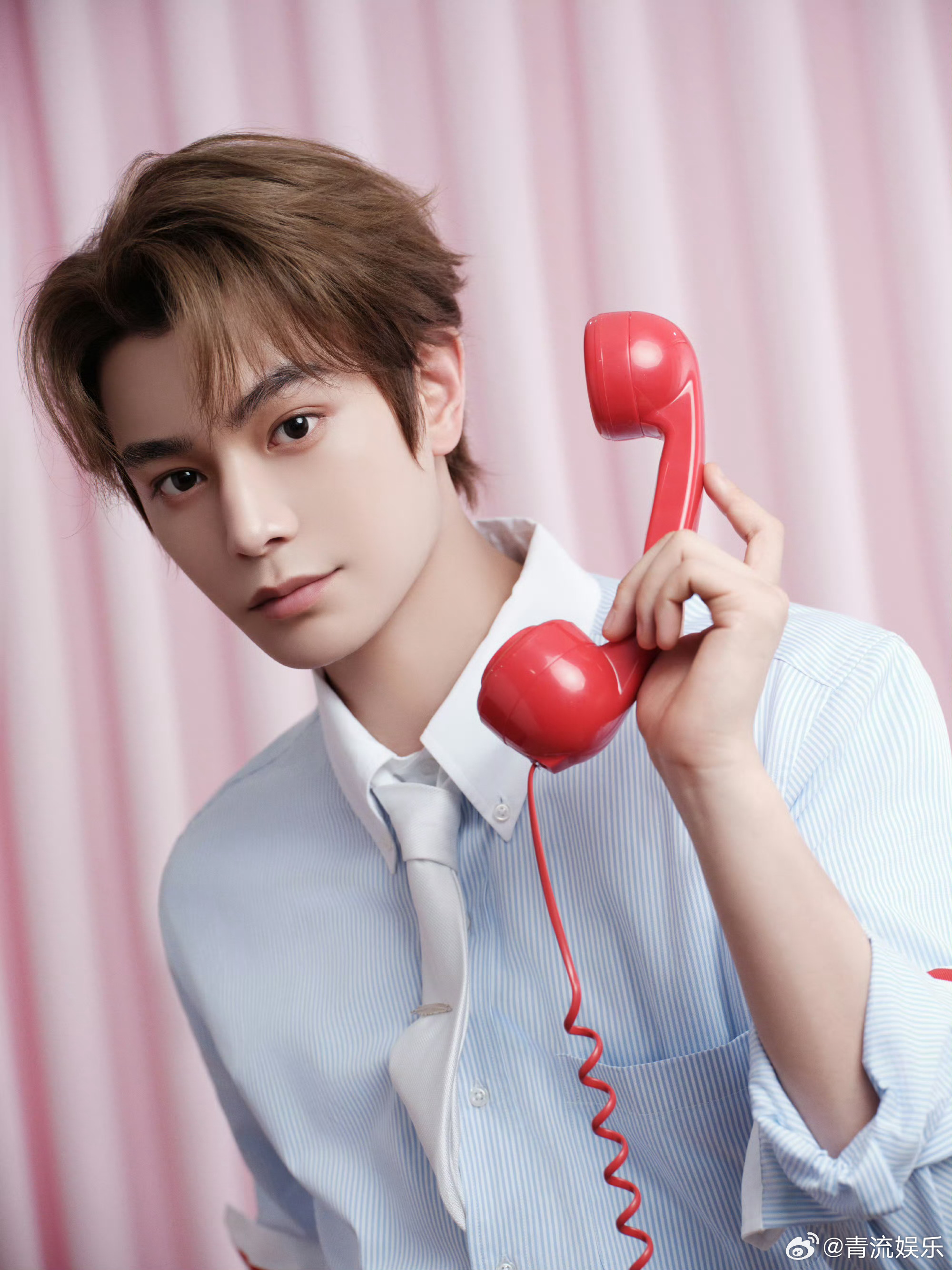 丁禹兮morningcall丁禹兮蓝色条纹衬衫丁禹兮向你打来morning ca