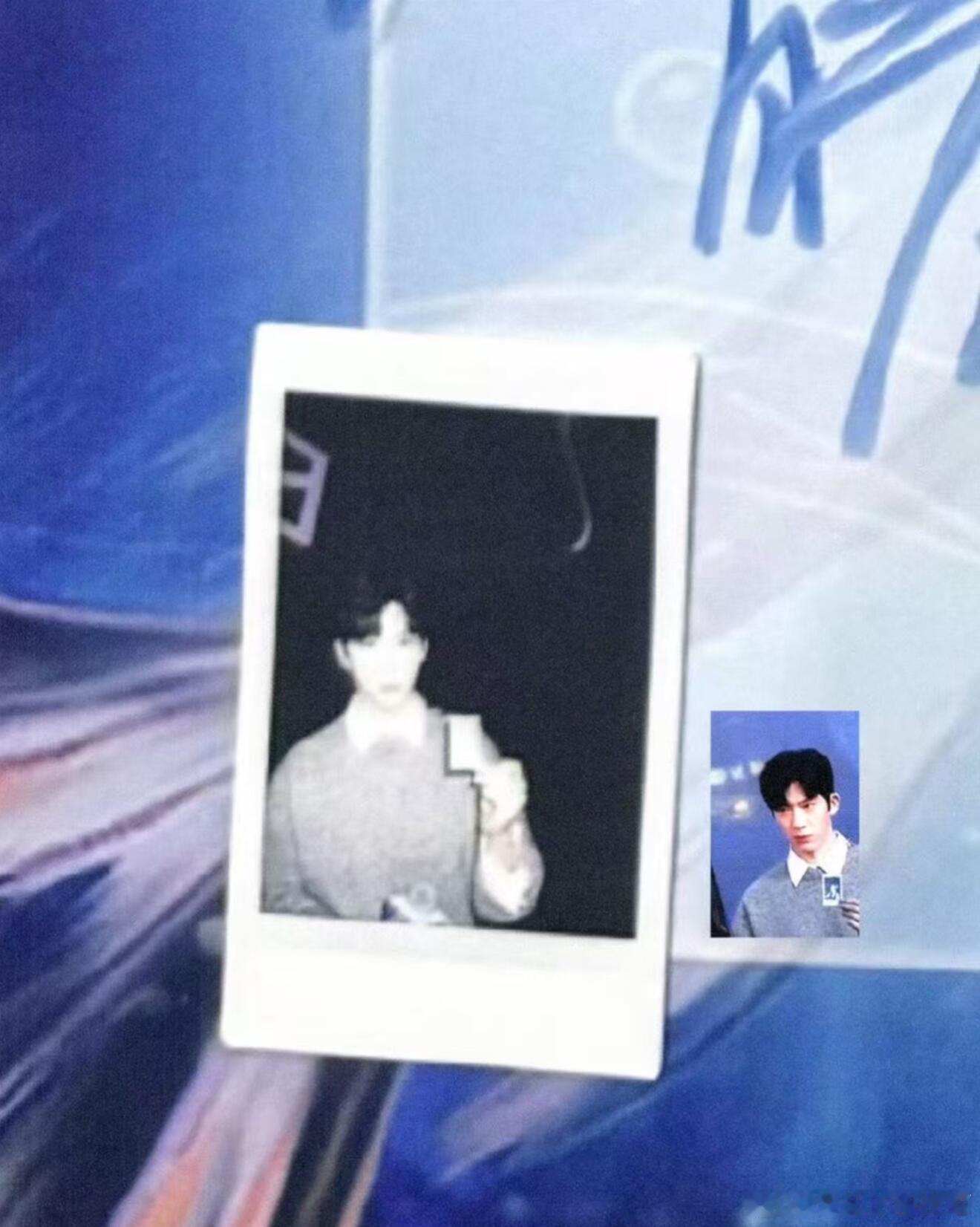 井柏然拍照拿的拍立得是孙千的 这个小细节被扒出来之后我反复回看花絮，井柏然对待这