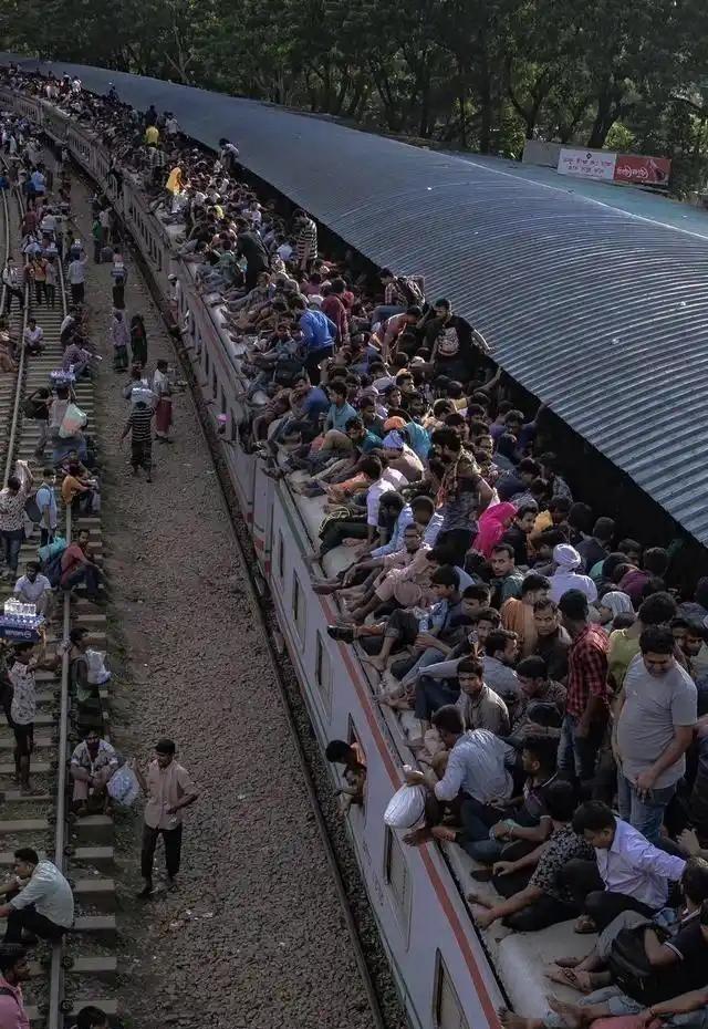 孟加拉国的人口承载能力真不是一般的强，面积只有14.76万平方公里，比辽宁还要小