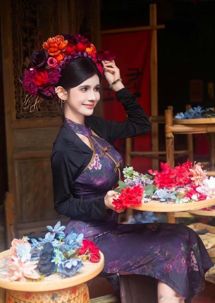 男孩子见了她觉得美若天仙，女孩子见了鸡皮疙瘩掉一地…… 