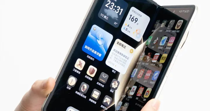 荣耀Magic V5图赏：更轻薄，更强大的AI折叠屏