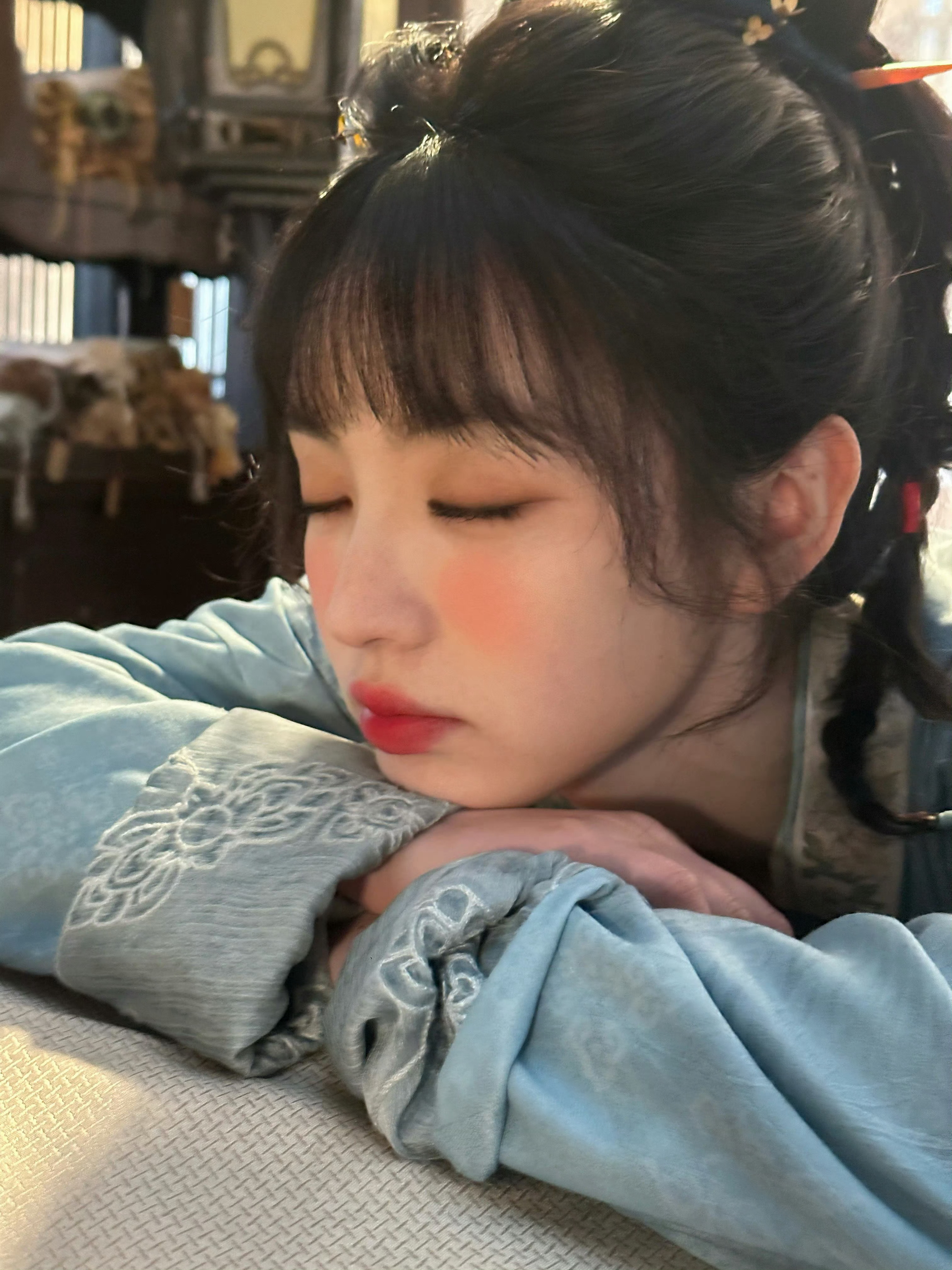 喜欢田曦薇这个妆～ 