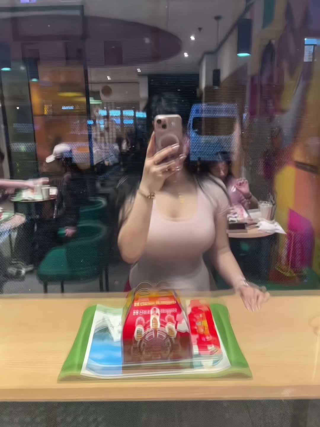对镜子拍 穿衣自由 宝宝上线