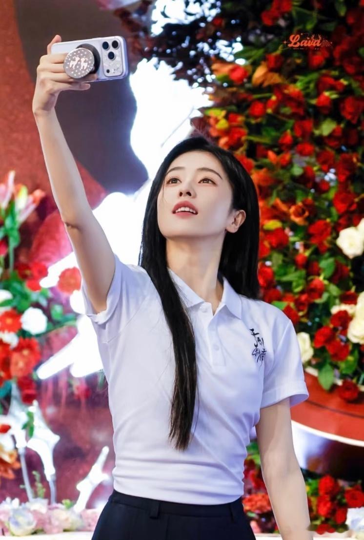 曝白鹿工作室买了本现言ip 在拍的《开到荼靡》也是现代诶~不过感觉白鹿古偶播得更