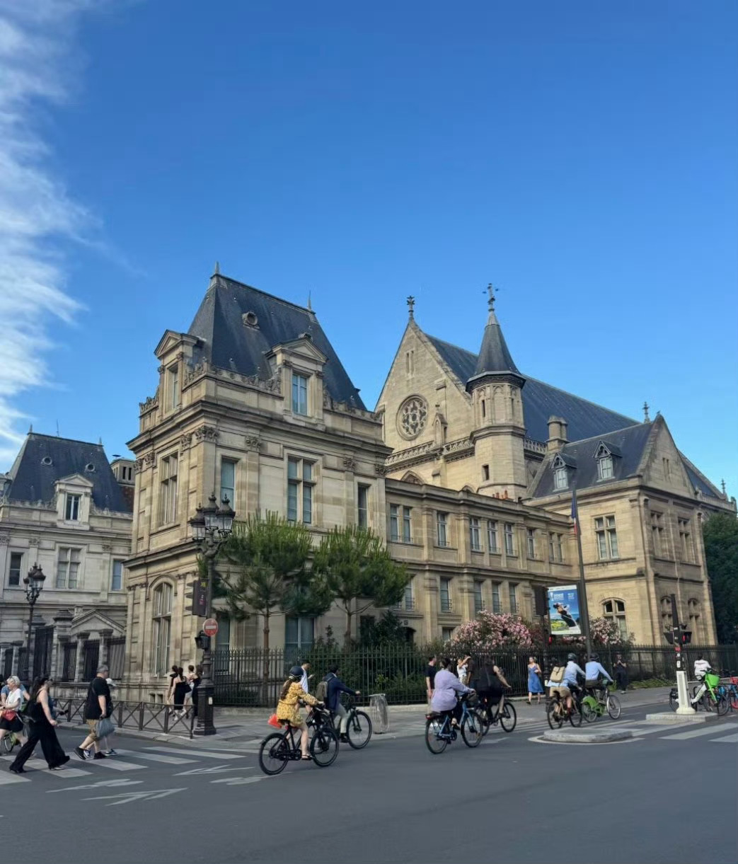 几素回应近千元小风扇海外爆火欧洲高温缺空调？几素小风扇成刚需：17M/S大风力，