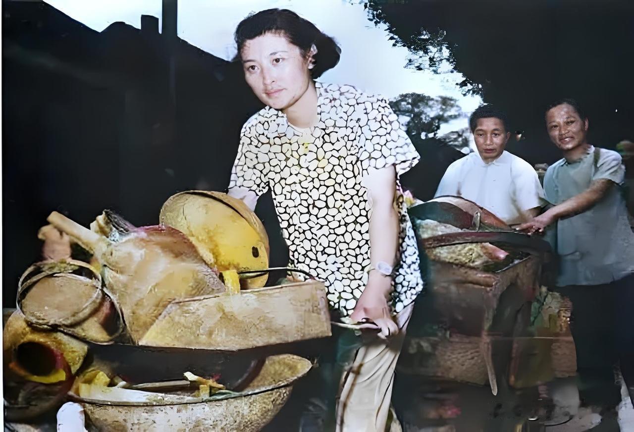 1958年，大炼钢铁的热潮在全国范围内汹涌澎湃，北京也不例外。大街小巷里，处处洋