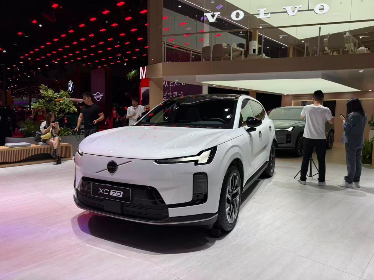 预售29.99万起，沃尔沃全新XC70成都车展实拍。

2025年成都车展正式开