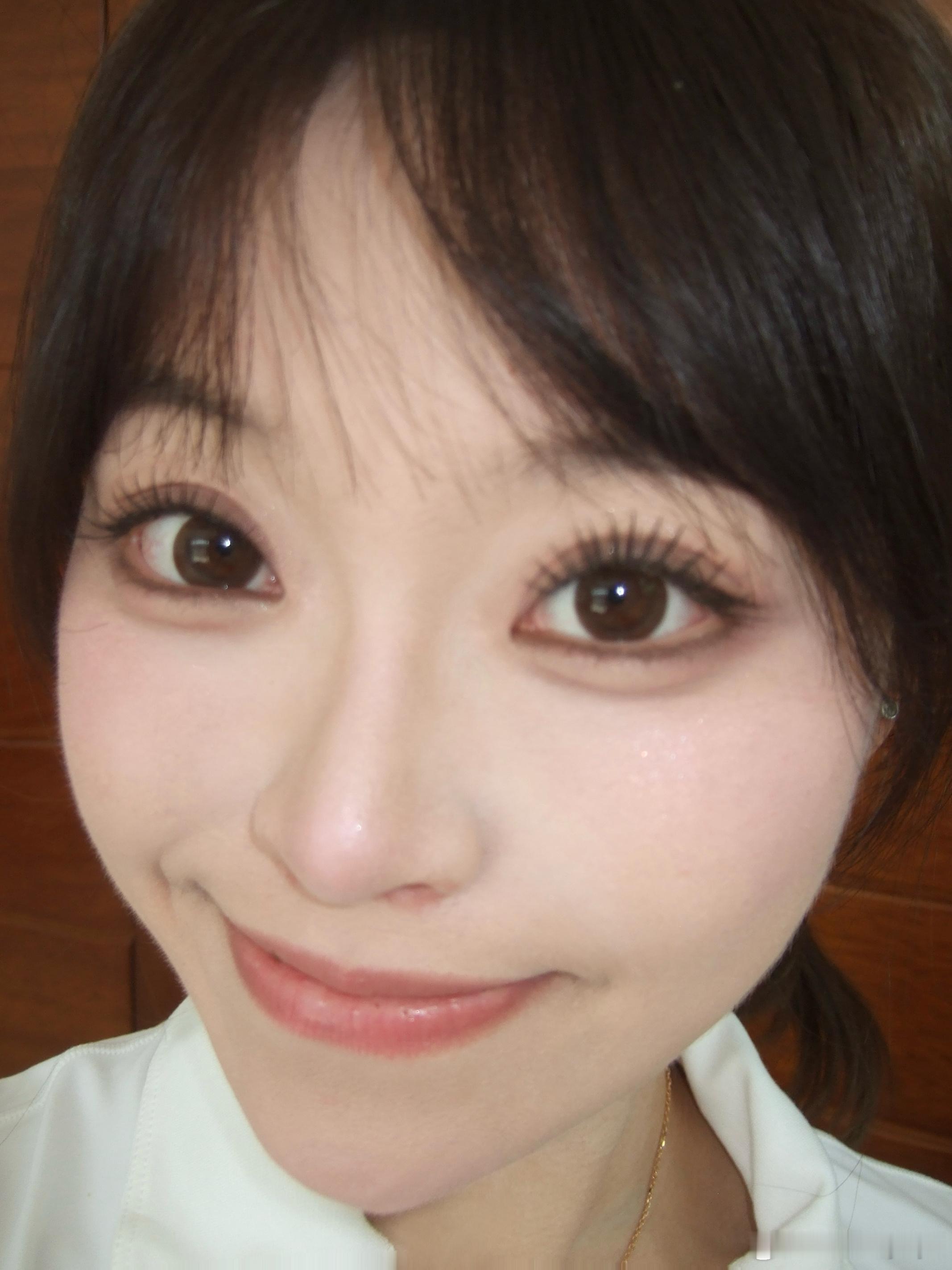 《就这样萌萌的看着你》 