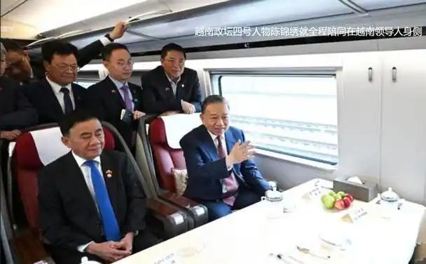 苏林回国火车刚开动就变天？

苏林前脚刚登上回国的火车，后脚中越联合声明就砸下来