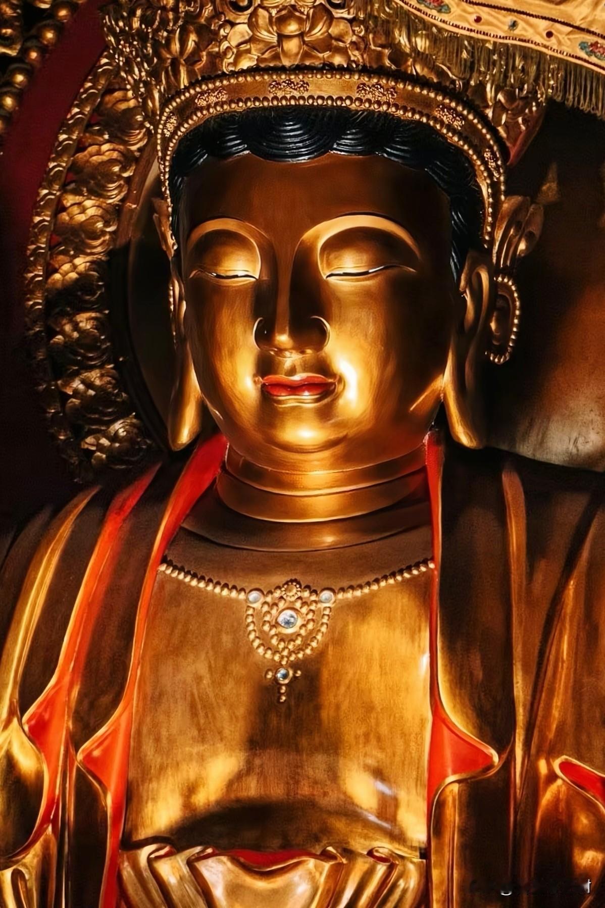 法雨寺的那一瞥，是岁月沉淀的清凉
 
若说普济寺是喧嚣里的繁华，那法雨寺便是山间