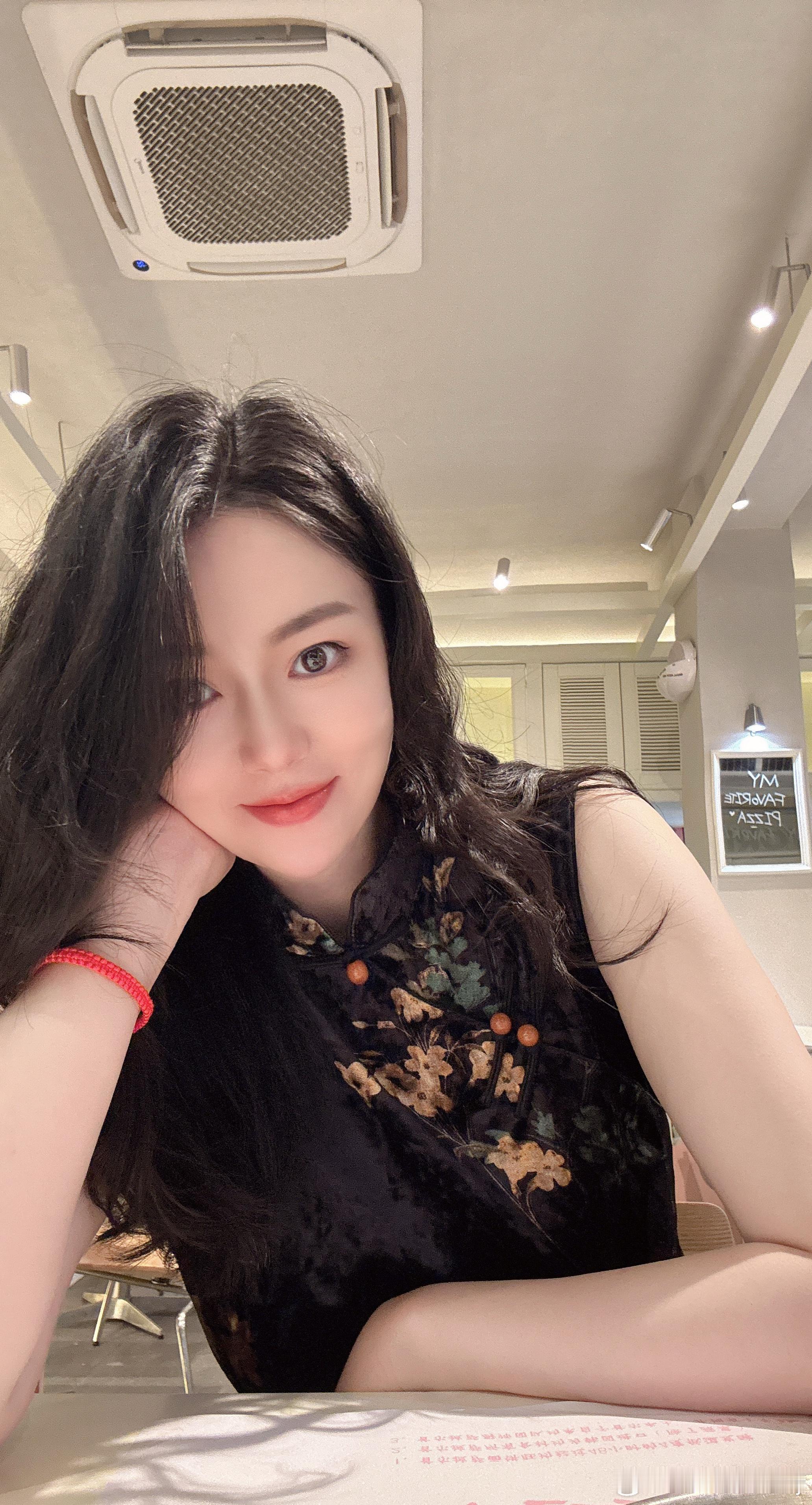 改天一起吃饭呀姐姐  ​​​