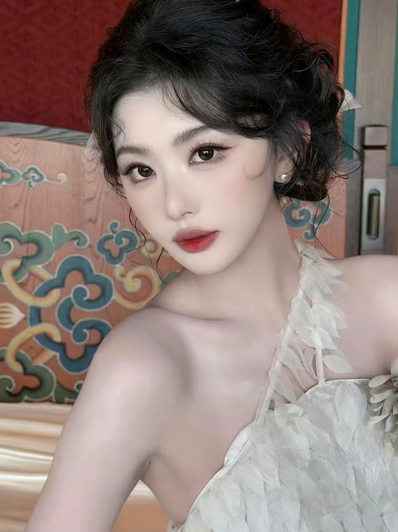 孔雪儿从哪儿翻出来的古早合照孔雪儿昨天的vogue真的美人一大跳哇！！！还发了好