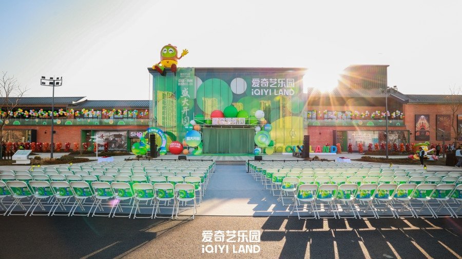 刷到桃乐园开园的消息，看到吴奇隆、马苏、梁洁等体验官都来了，还有宋茜惊喜亮相，这