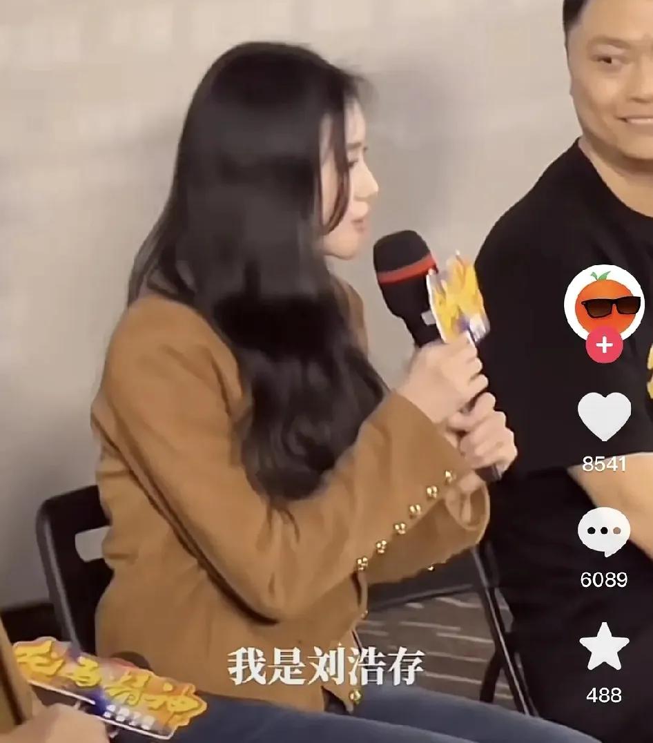 看到刘浩存连吻戏都不愿意真亲，
我想说王安宇算什么，就连在成龙面前都不给他面子，