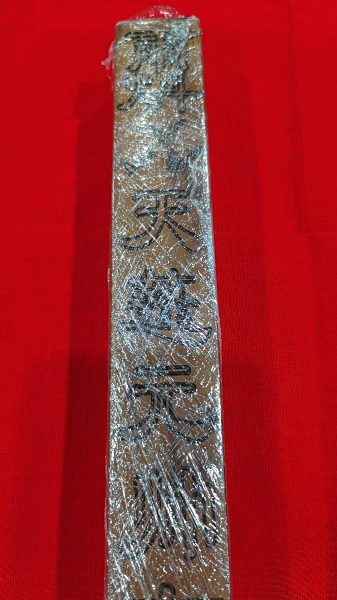 前几天和朋友喝茶，有个辽宁博主说的很真实，她说老辈人一生就在做两件事：
怕别人笑