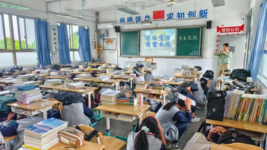 什么样的家庭教育，才配得上孩子的未来
很多家长陷入一个误区：觉得给孩子报最贵的补