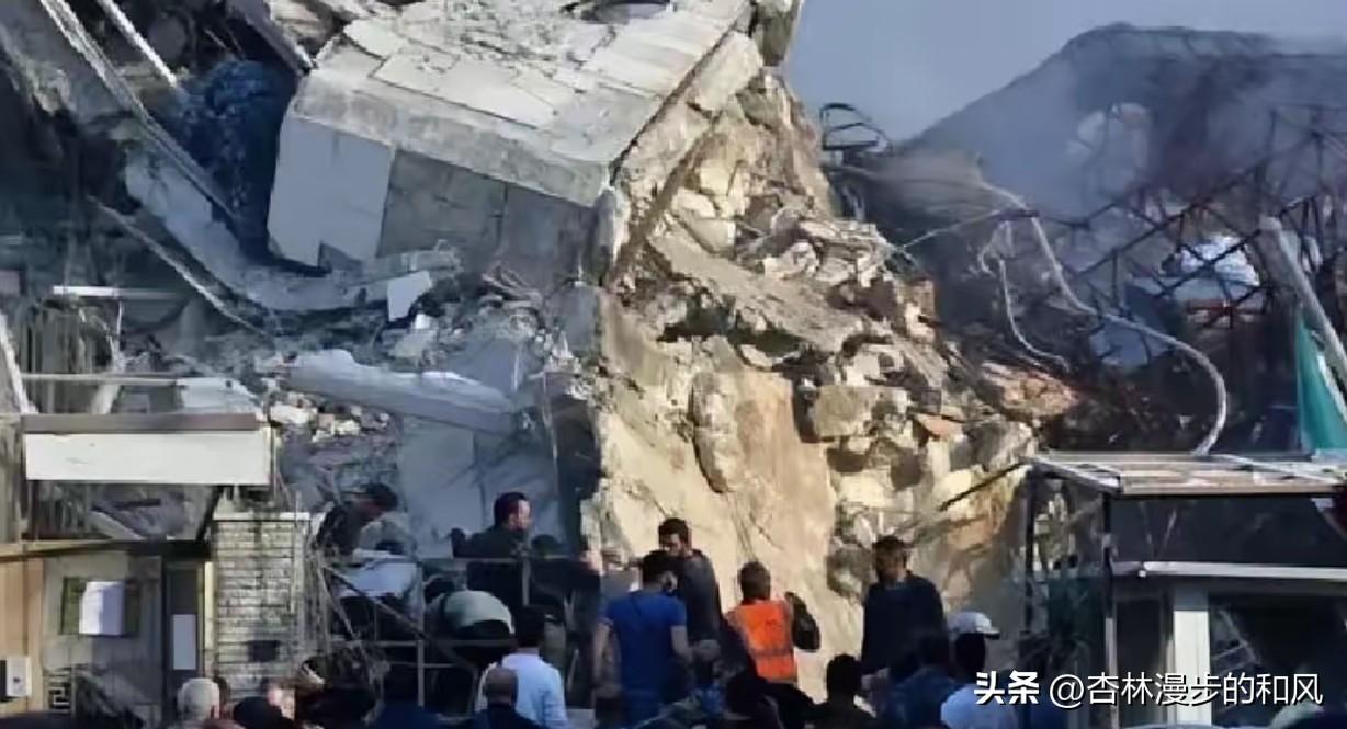 警报声里的午饭

以色列多地警报狂响，好好的日子说乱就乱，平民慌不择路逃命，伤亡