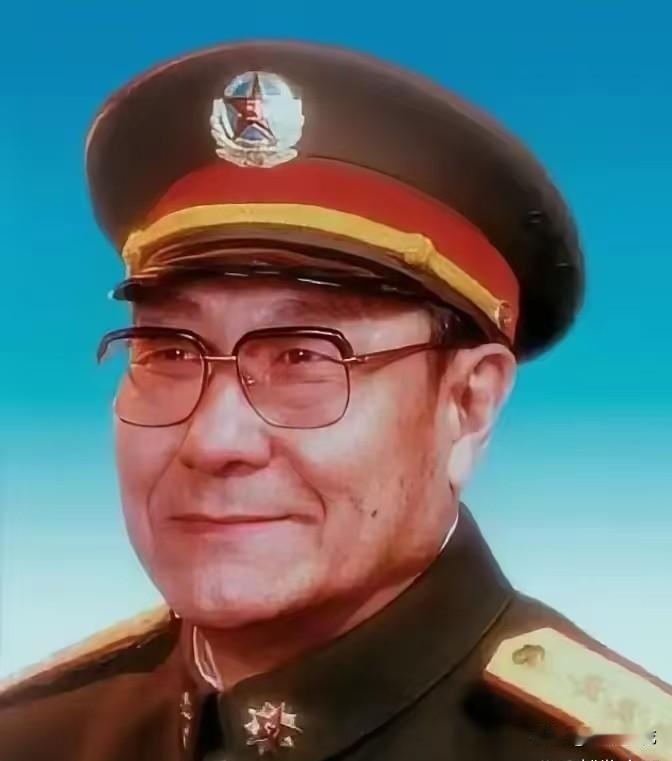 1948年，沈阳战俘营，一个16岁的国民党俘虏抹着眼泪，想领路费回家。一个解放军