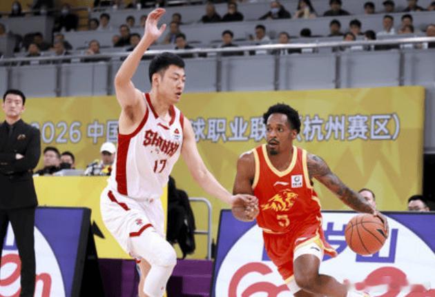 广厦是真的强，卫冕冠军在保持原班主力人马的前提下，又引进了一个超厉害的外援，雷琼