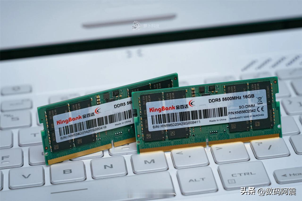 笔记本为何要配大内存?

笔记本为什么要大内存？8G和16G真的天差地别！
 