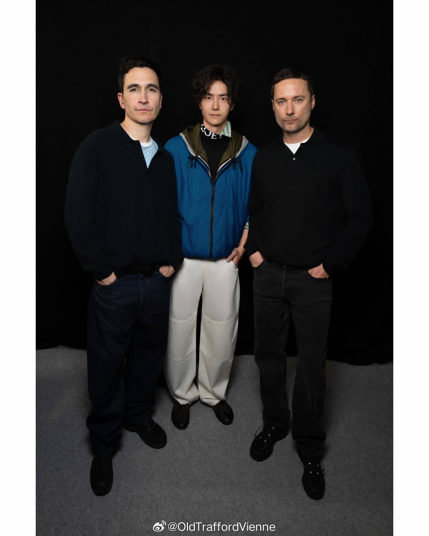 一博ins更新，果然爱意藏不住，像攀岩绳的那件是发的唯一秀服！有没有看到热搜💚