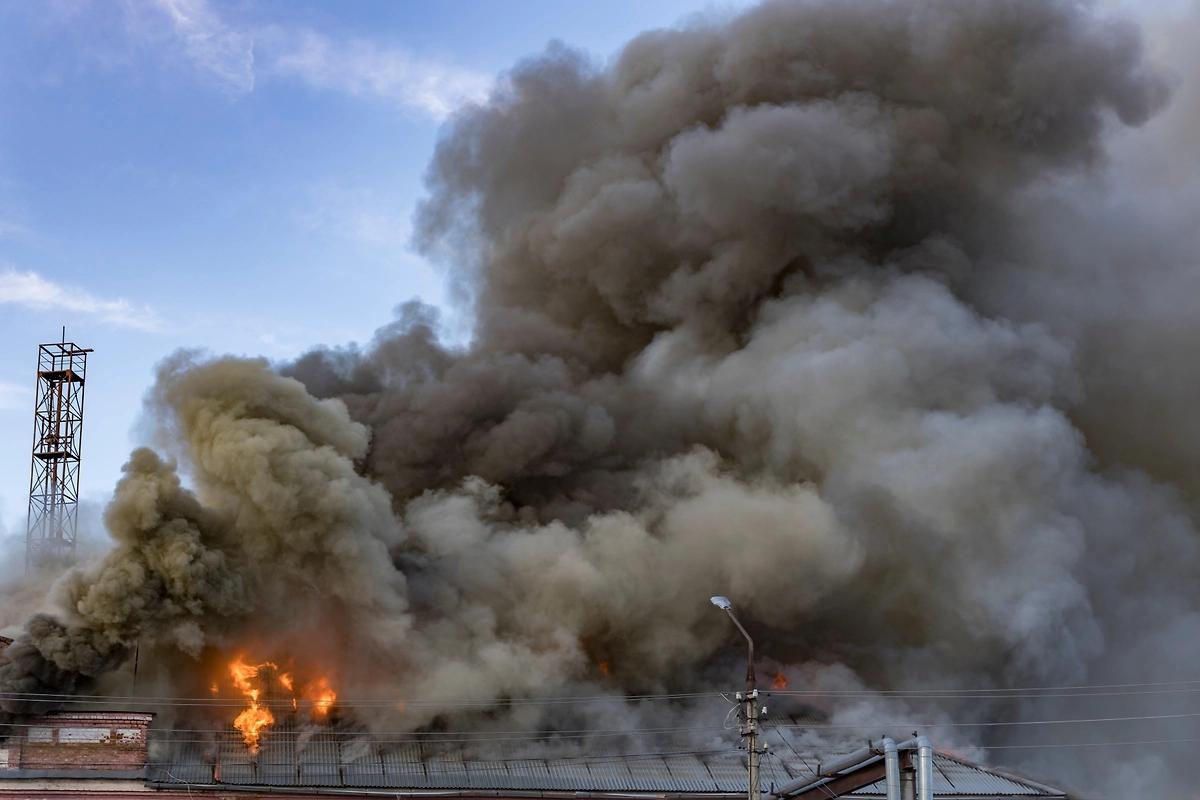 FAB-3000高爆弹强势抵达一栋驻扎37名乌克兰武装部队士兵的建筑的画面被视频