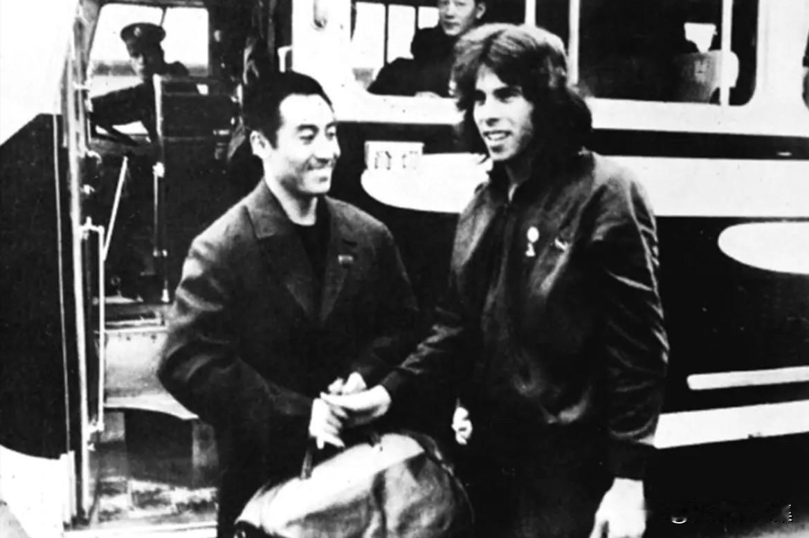 1971年4月10日，美国乒乓球队抵达北京，成为新中国成立后第一批获准进入中国的