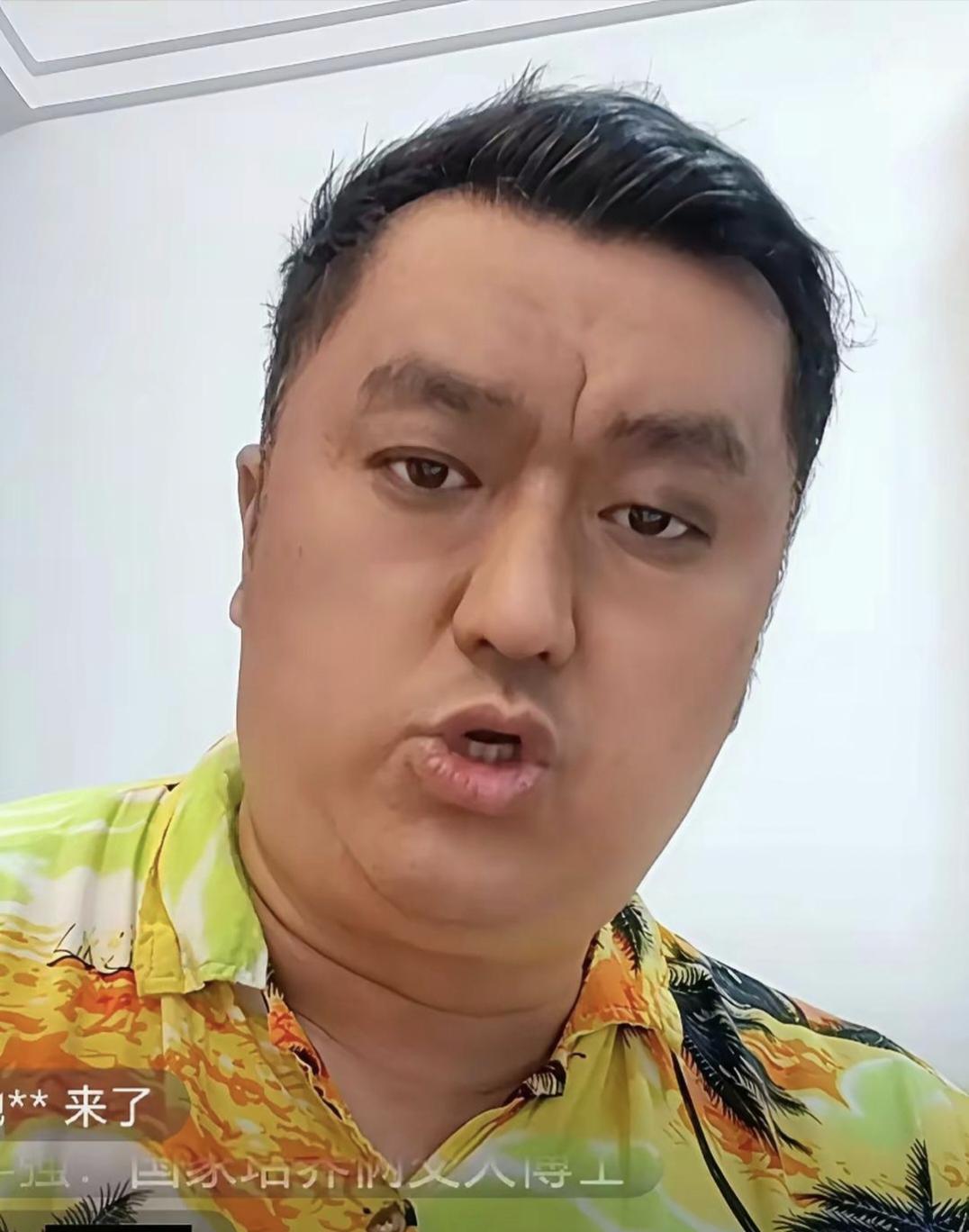 那个靠“公式相声”博眼球的李宏烨，又跑来蹭郭德纲的热度了！
李宏烨在某视频平台开