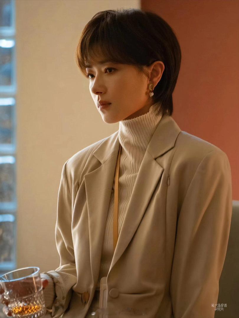 万茜74秒情绪爆发戏 她扇巴掌的时候不是那种偶像剧式的轻轻拍，是真的在发泄。每一