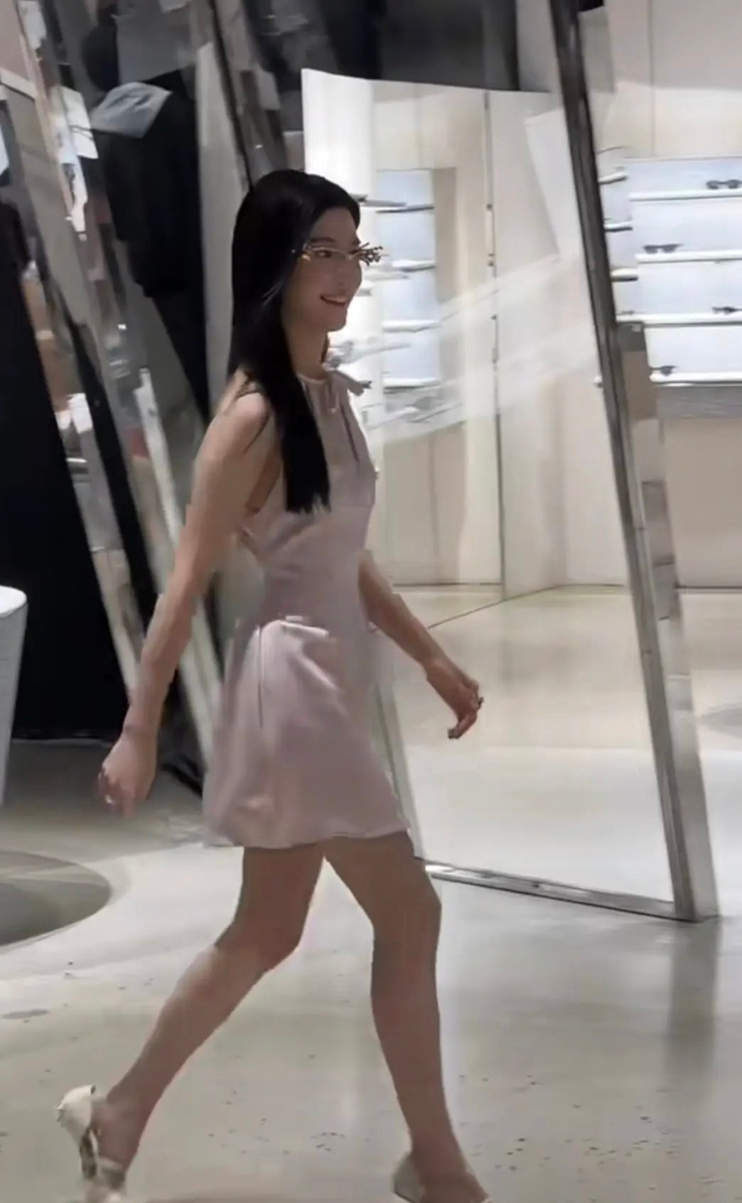 大家觉得卢昱晓有没有高智感？ 