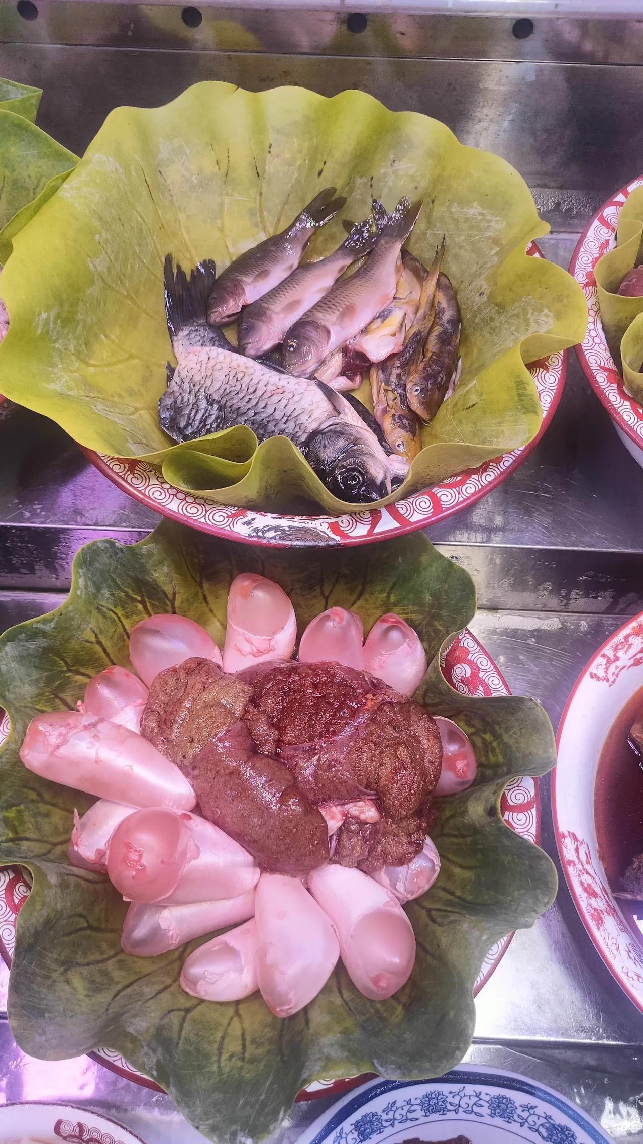 当你看到这些食材，你会觉判断这家餐馆出品哪个地方菜系？

是湘菜，湖北菜，川菜，