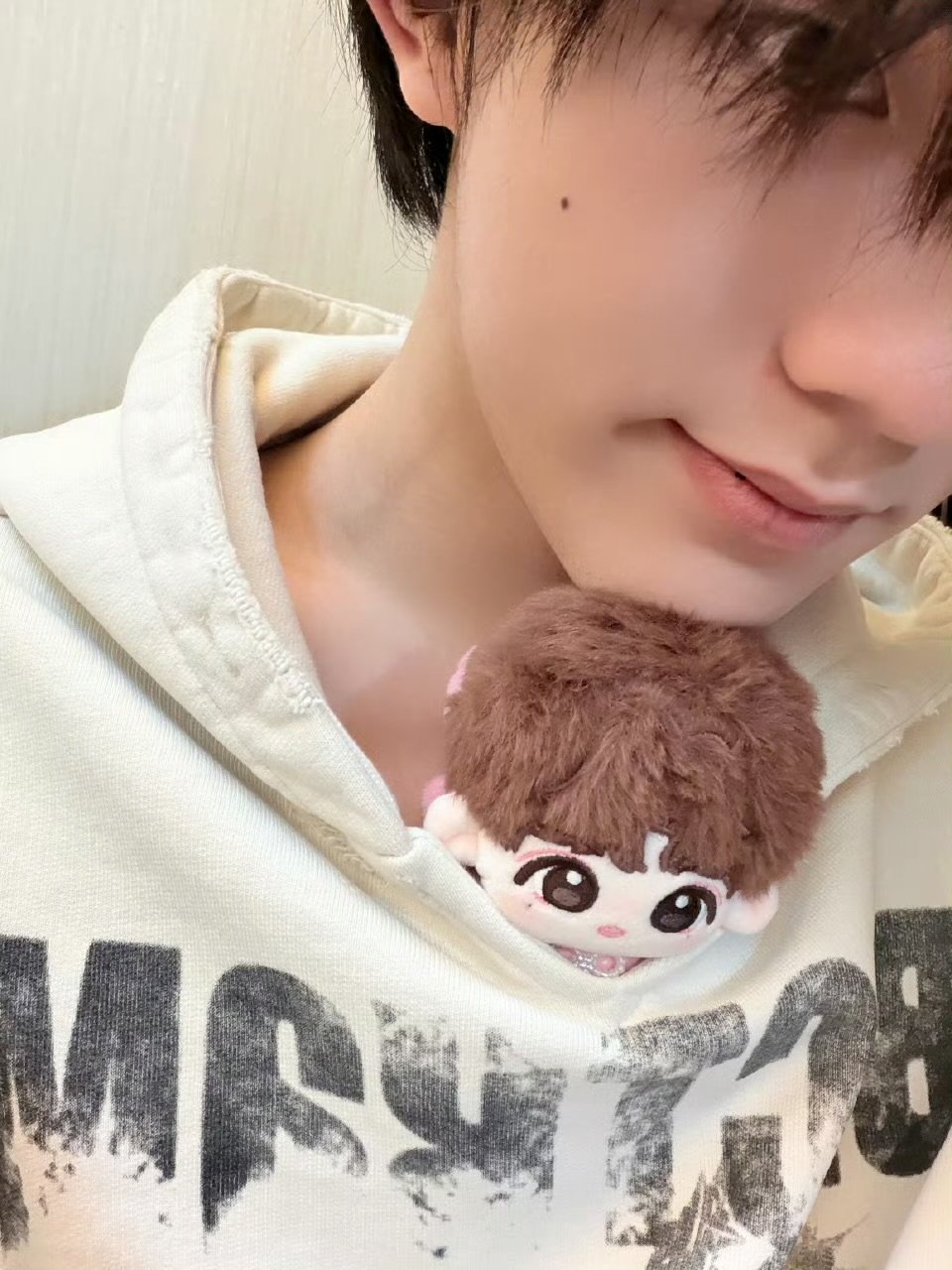 苏新皓有小崽汁陪我一起吃妈妈做的夜宵苏新皓猜猜是谁的手 苏新皓有小崽汁陪我一起吃