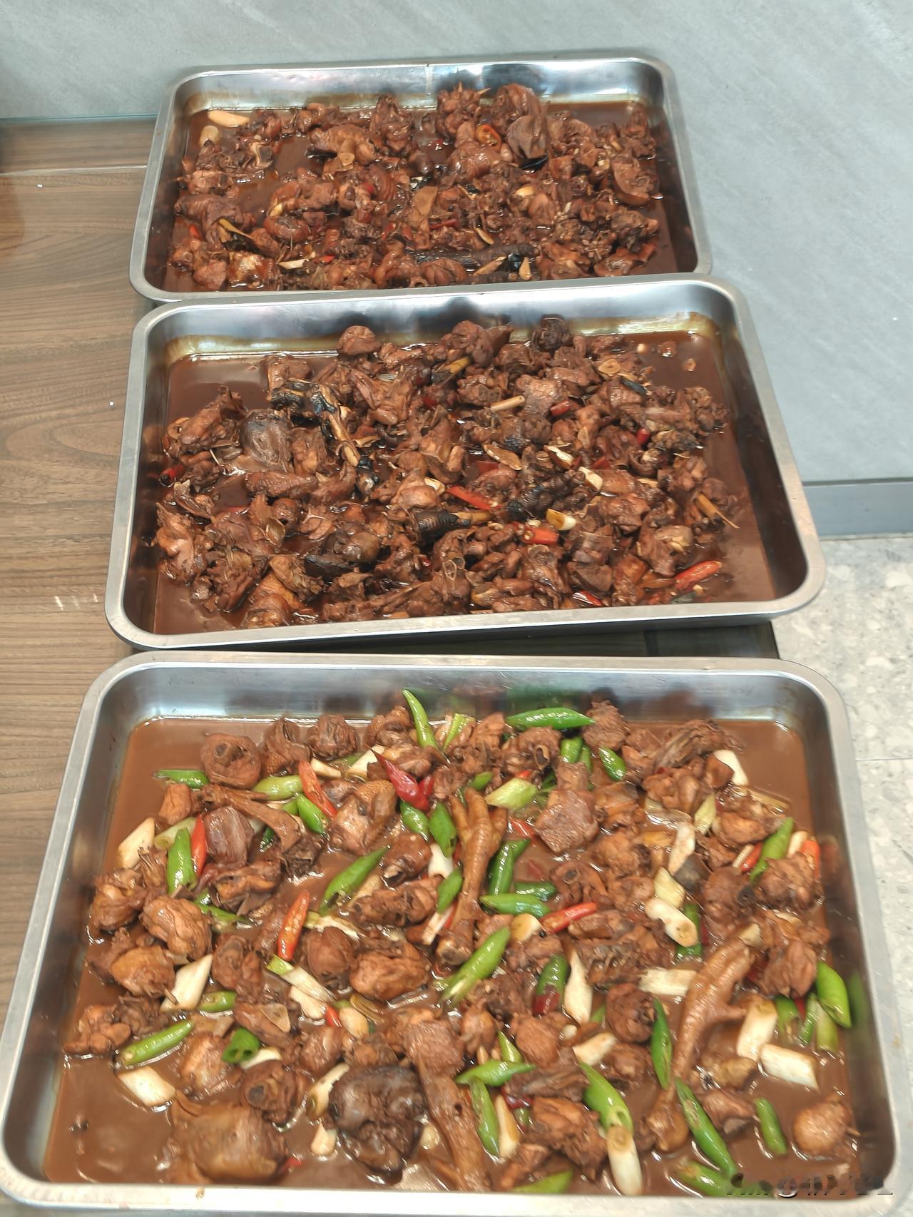 没吃成张愿长炒鸡，转头去了英老汉[捂脸]

因为张愿长那边排队的人太多，两个小时