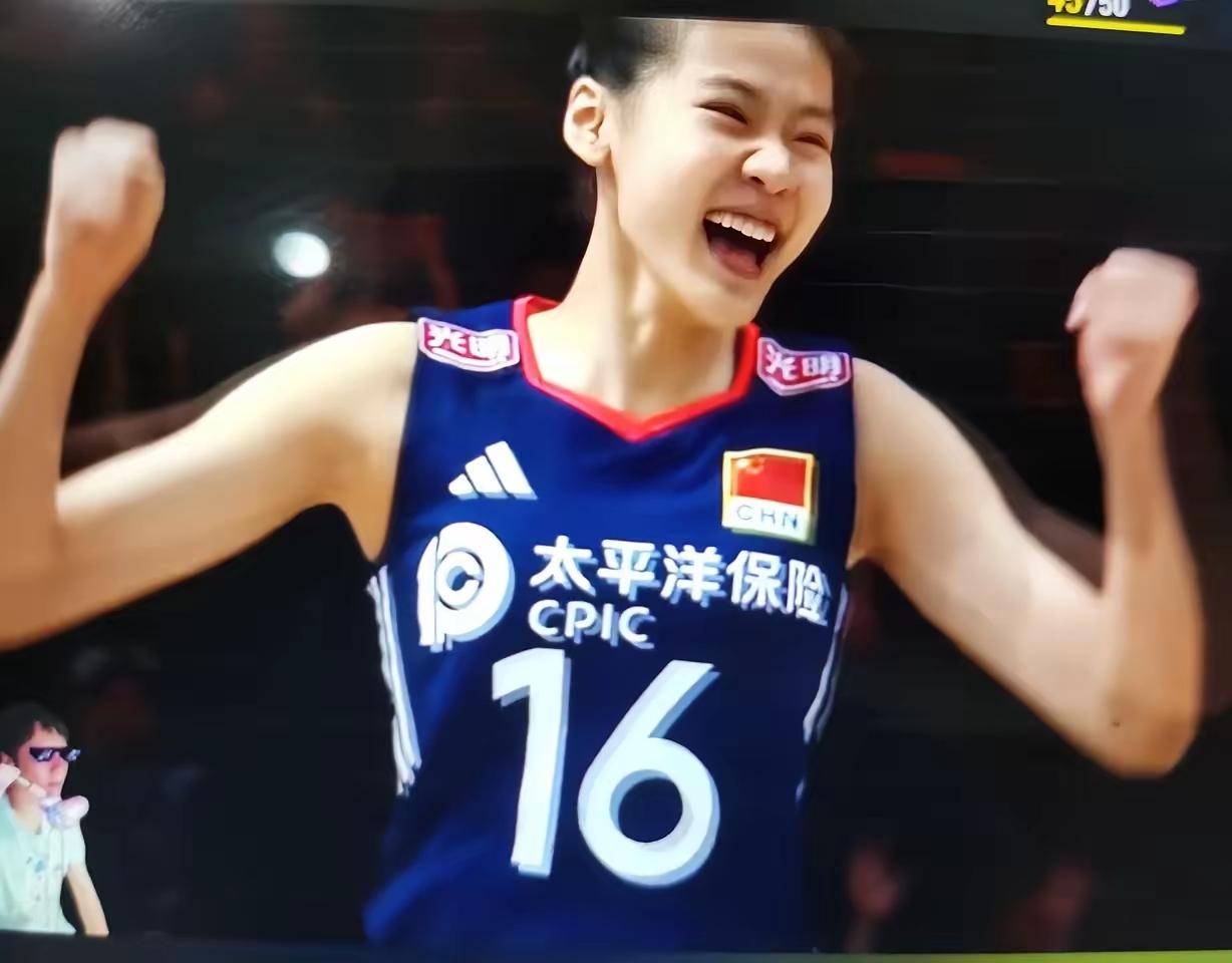中国女排队员们论身体天赋，论拼搏精神都是世界一流，但成绩达不到世界一流，我认为教
