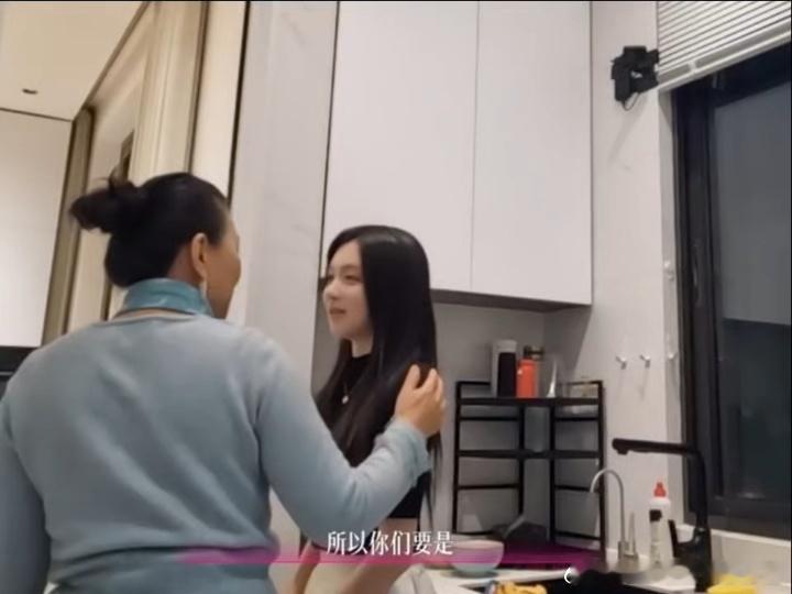 周佑凌妈妈很满意柳柳柳柳周佑凌不存在婆媳矛盾 周佑凌妈妈也太会了吧，见面就说第一