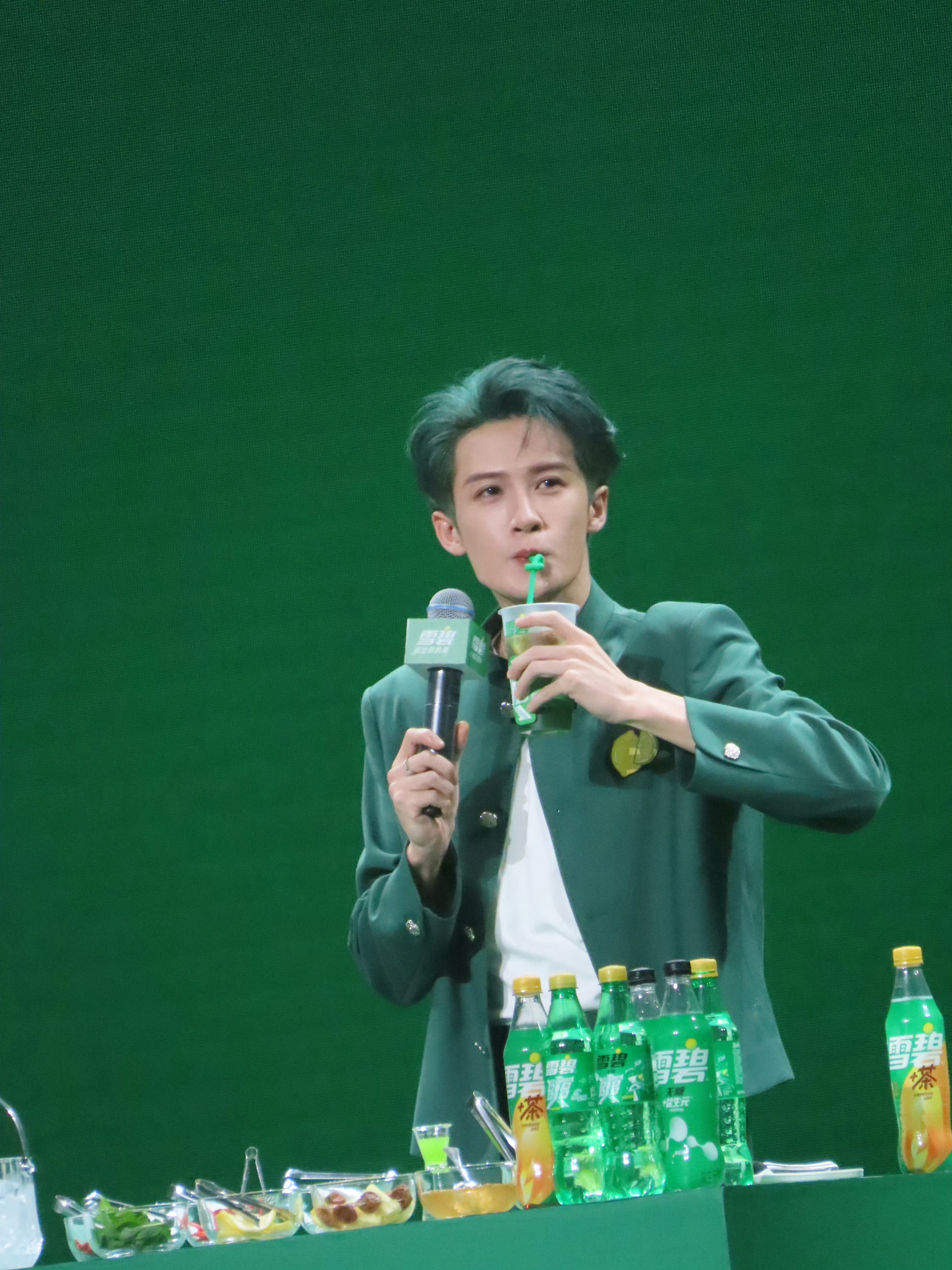 檀健次绿发谁看了不得我🌿一声啊，檀健次每次出现都帅出新高度 ​​​
