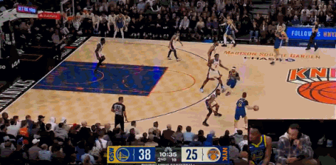 真准！小佩顿两记3分把库里看嗨了！
在今天NBA常规赛勇士对阵尼克斯的第二节比赛